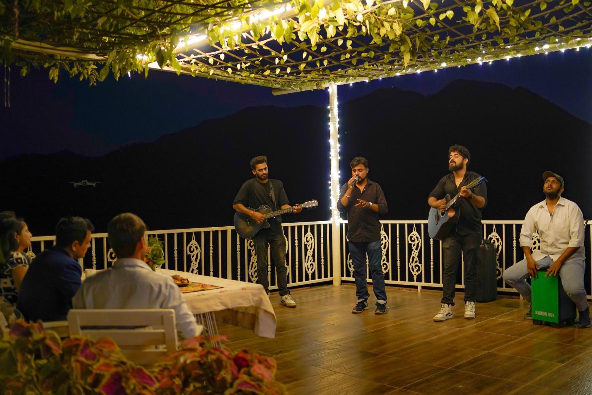 Neer Ganga Resorts Risikés Kültér fotó