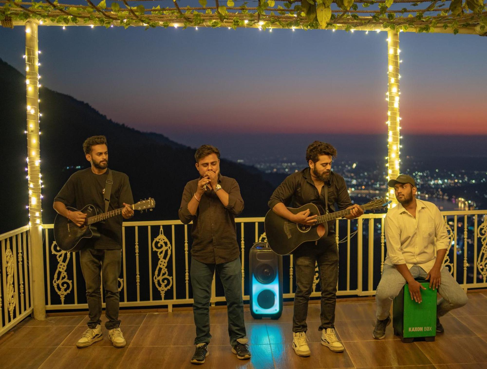 Neer Ganga Resorts Risikés Kültér fotó